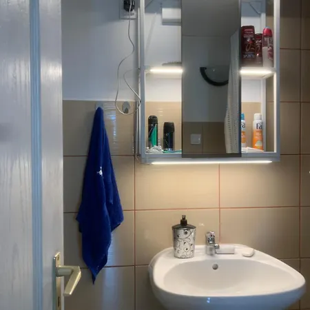 Sziklakert Kisvendeghaz * Zalahaláp